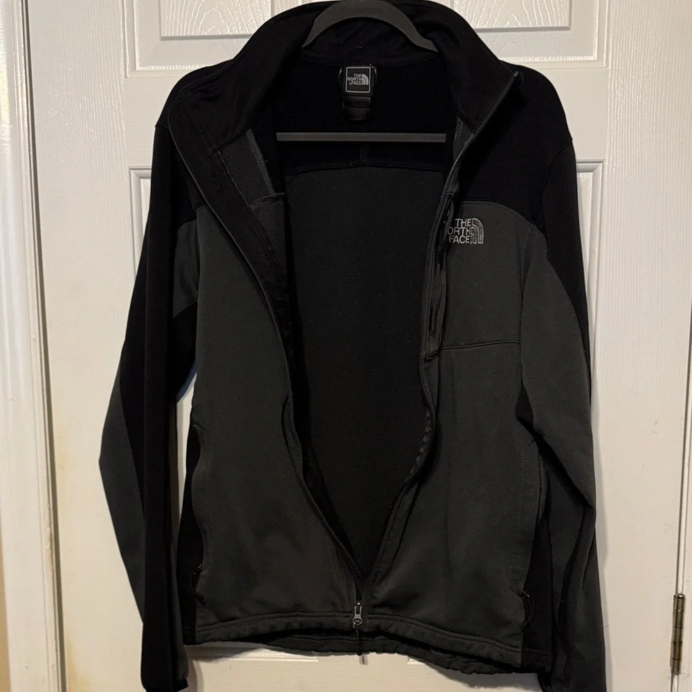 The North Face Men’s Black and Gray Performance Jacket Full‎ Zip Size Large